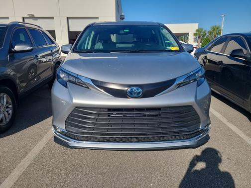 2024 Toyota Sienna XLE