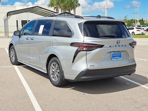 2024 Toyota Sienna XLE