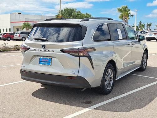 2024 Toyota Sienna XLE