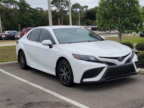 2022 Toyota Camry SE