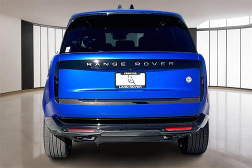 2025 Land Rover Range Rover P615 SV