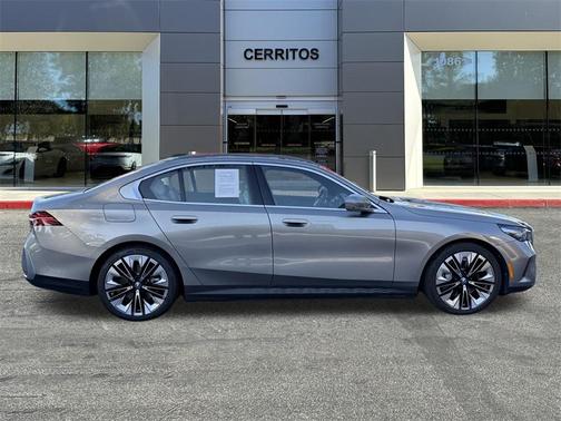 2025 BMW i5 xDrive40