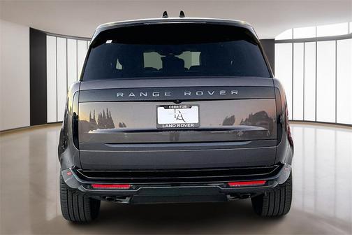2025 Land Rover Range Rover P530 SE