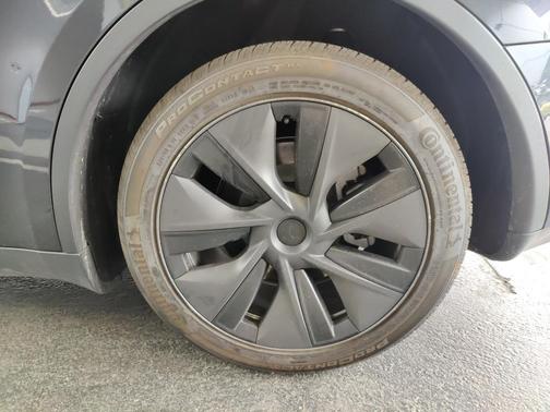 2025 Tesla Model Y Long Range Dual Motor Rear-Wheel Drive