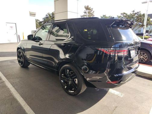 2024 Land Rover Discovery P300 Dynamic SE