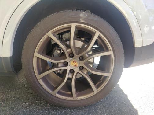 2022 Porsche Cayenne Cayenne
