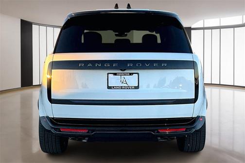 2025 Land Rover Range Rover P530 SE