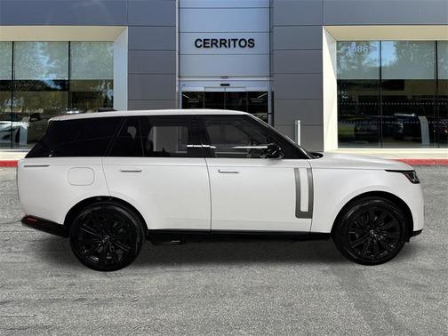 2025 Land Rover Range Rover P550e SE