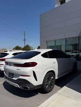Mineral White Metallic 2021 BMW X6 xDrive40i