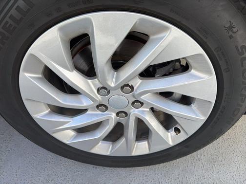 2025 Land Rover Discovery P300 S