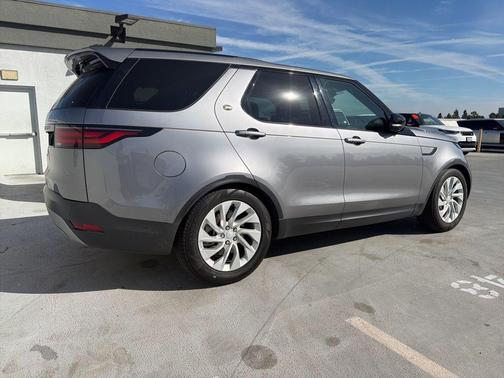 2025 Land Rover Discovery P300 S