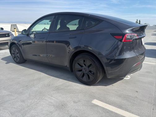 2025 Tesla Model Y Long Range Dual Motor Rear-Wheel Drive