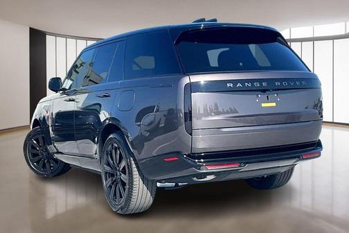 2026 Land Rover Range Rover P550e SE