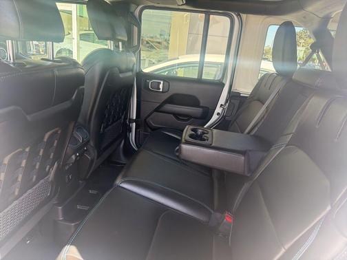 Silver Zynith Clearcoat 2023 Jeep Wrangler 4xe Rubicon