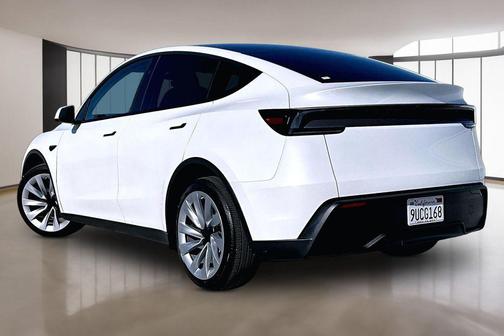 2026 Tesla Model Y Premium Rear-Wheel Drive