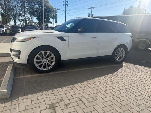 2025 Land Rover Range Rover Sport SE