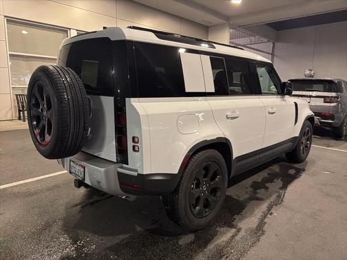 2025 Land Rover Defender 110 P400 S