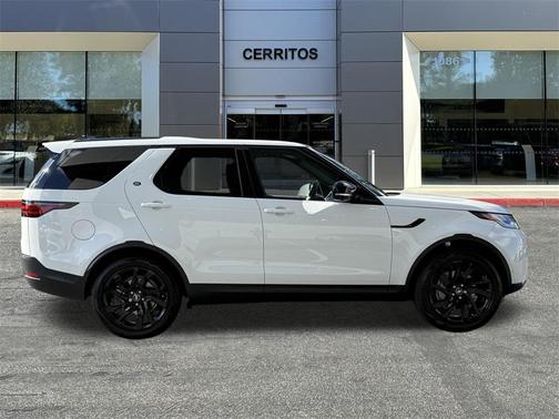 2025 Land Rover Discovery P300 S