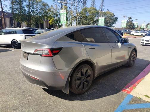 2024 Tesla Model Y Long Range Dual Motor All-Wheel Drive