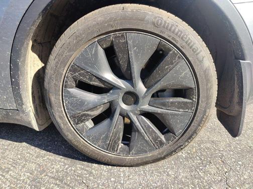 2024 Tesla Model Y Long Range Dual Motor All-Wheel Drive