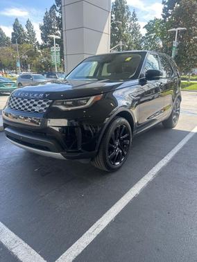 Santorini Black Metallic 2024 Land Rover Discovery P300 S