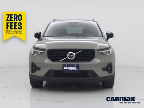 Green 2023 Volvo XC40 B4 Ultimate Dark Theme