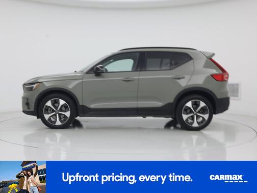 Green 2023 Volvo XC40 B4 Ultimate Dark Theme