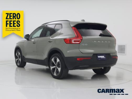 Green 2023 Volvo XC40 B4 Ultimate Dark Theme