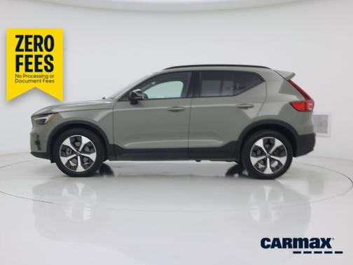 Green 2023 Volvo XC40 B4 Ultimate Dark Theme