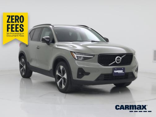 Green 2023 Volvo XC40 B4 Ultimate Dark Theme