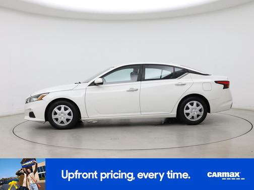 White 2019 Nissan Altima S
