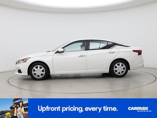 White 2019 Nissan Altima S