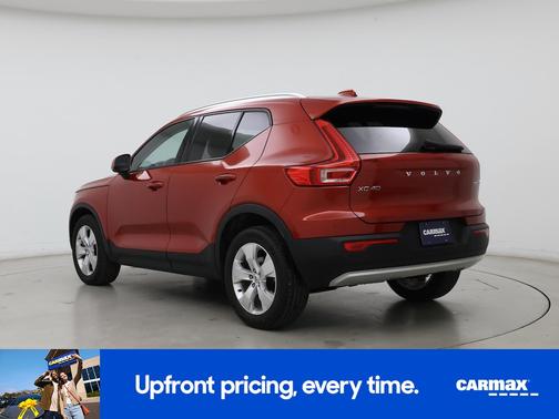 2021 Volvo XC40 T5 Momentum