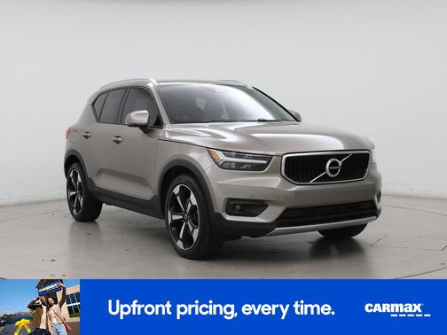 2022 Volvo XC40 T5 Momentum