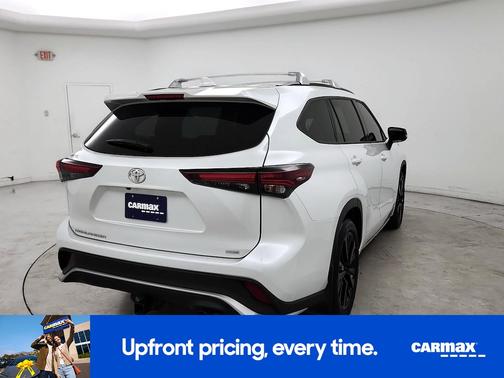 White 2024 Toyota Highlander XSE