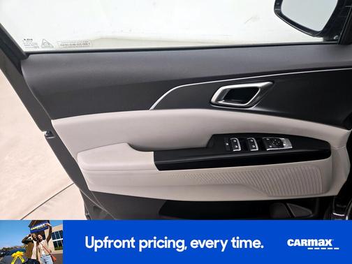 2024 Kia Carnival LX Seat Package