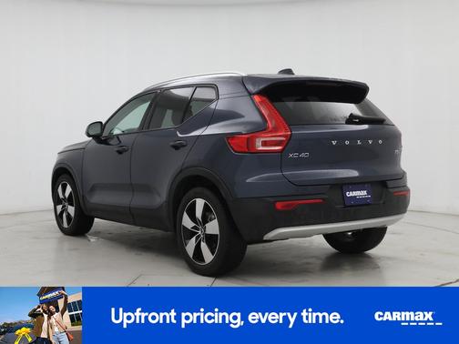 Blue 2021 Volvo XC40 T5 Momentum