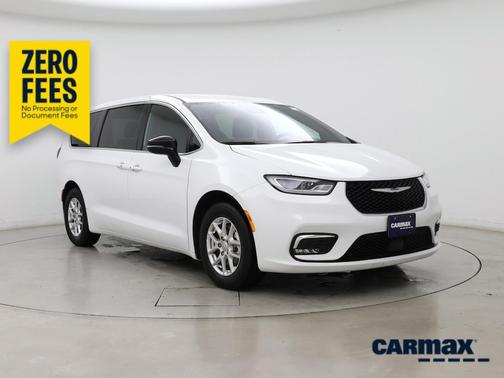 White 2025 Chrysler Pacifica Select