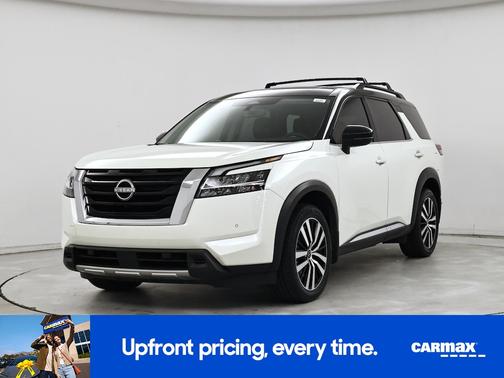 White 2023 Nissan Pathfinder Platinum