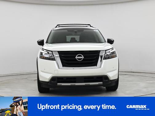 White 2023 Nissan Pathfinder Platinum