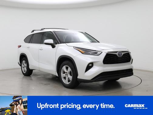 White 2022 Toyota Highlander Hybrid LE