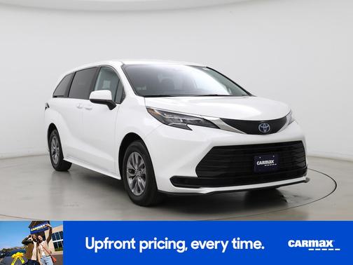 2025 Toyota Sienna LE