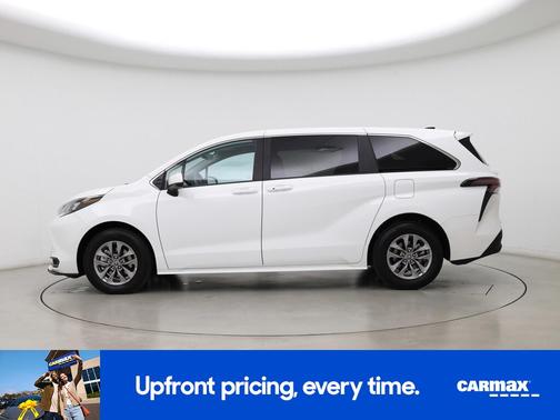 2025 Toyota Sienna LE