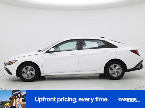 2024 Hyundai ELANTRA SE