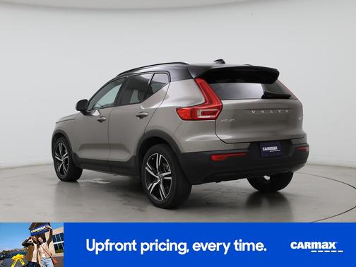 Gray 2022 Volvo XC40 T4 R-Design