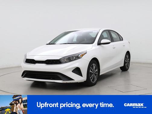 White 2023 Kia Forte LXS