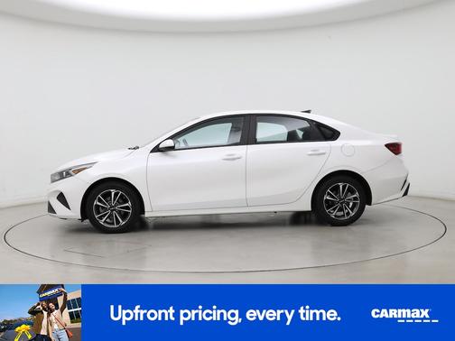 White 2023 Kia Forte LXS