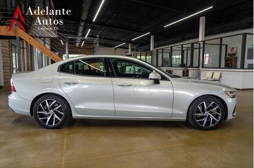2020 Volvo S60 T6 Momentum