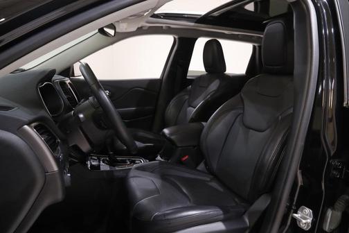 Photo 5 of 22 of 2019 Jeep Cherokee Limited