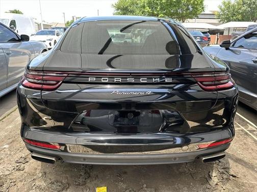 2018 Porsche Panamera 4